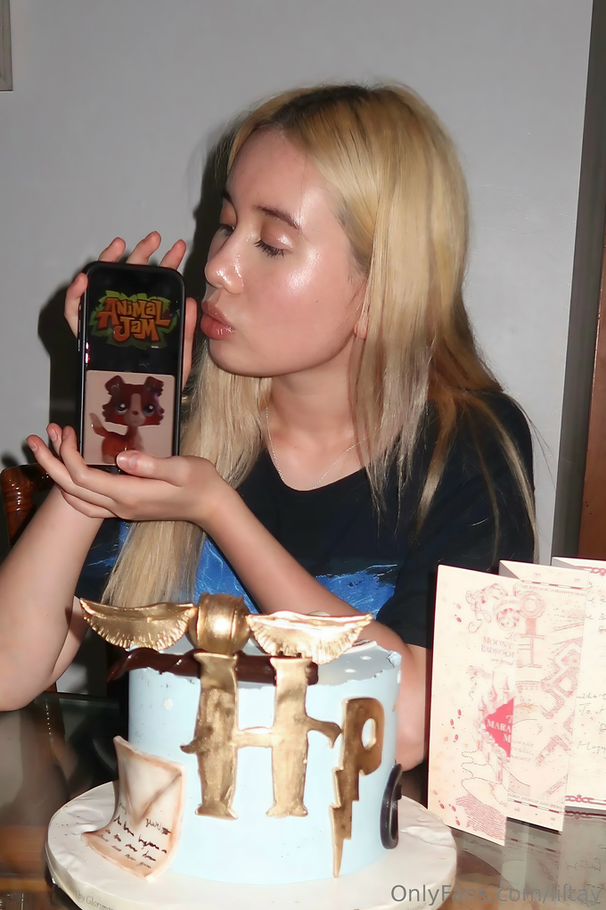 Lil Tay — Image 11 of 34