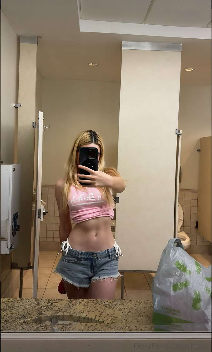 Lil Tay — Image 7 of 99
