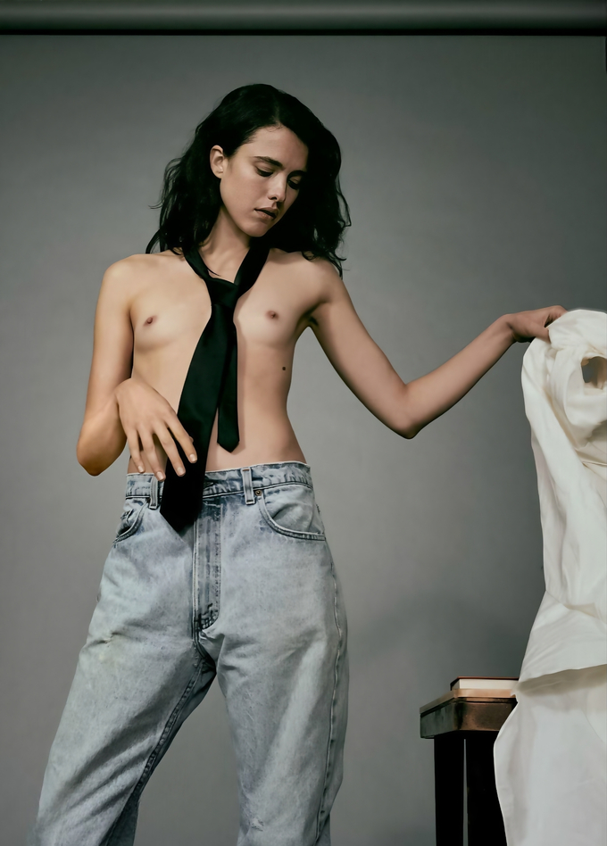 Margaret Qualley — Image 2 of 36