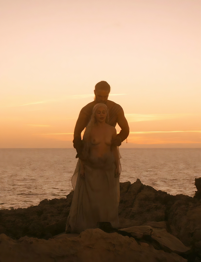 Emilia Clarke Leaked Pics — Image 22 of 22