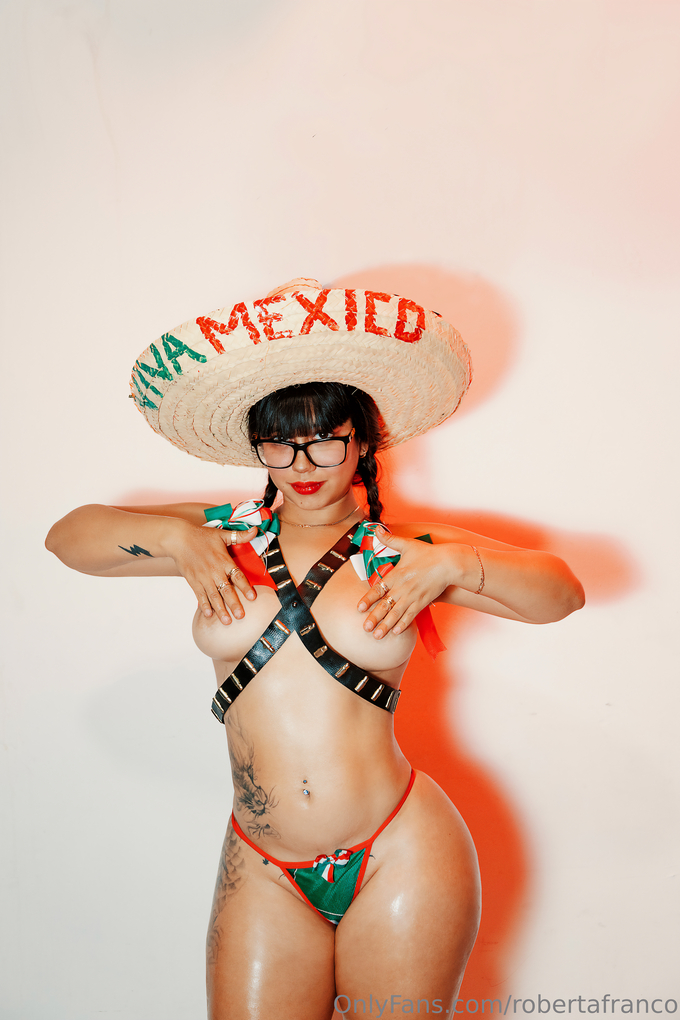 Roberta Franco Leaked Pics — Image 2 of 210