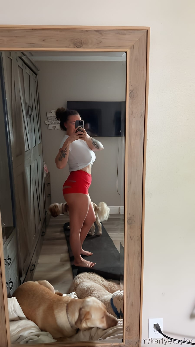 Karlyetaylor Leaked Pics — Image 6 of 441