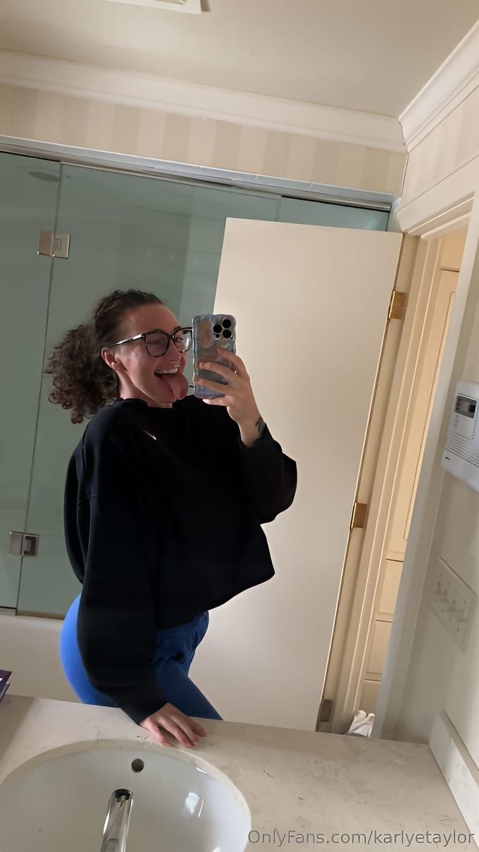 Karlyetaylor Leaked Pics — Image 19 of 441