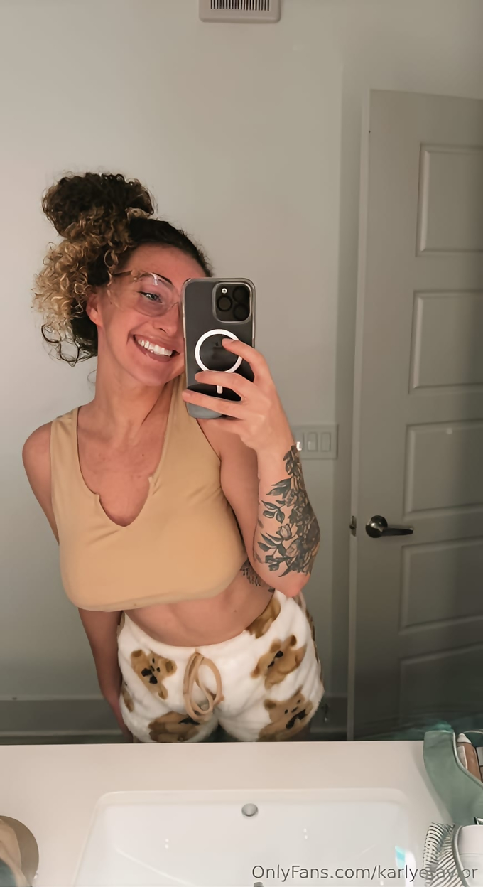 Karlyetaylor Leaked Pics — Image 11 of 441
