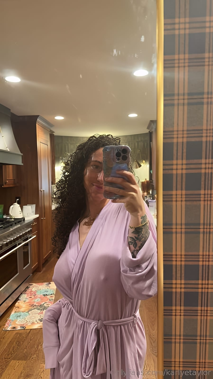 Karlyetaylor Leaked Pics — Image 18 of 441