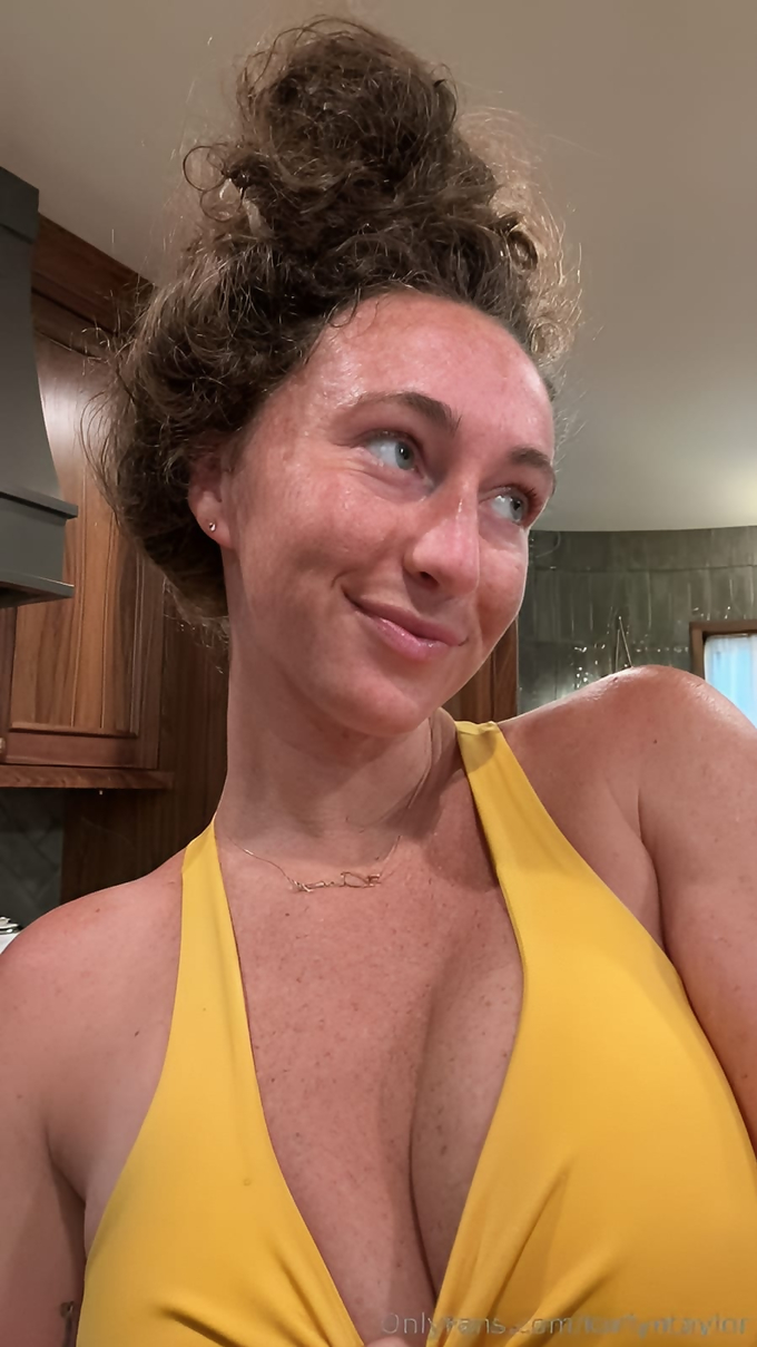 Karlyetaylor Leaked Pics — Image 9 of 441