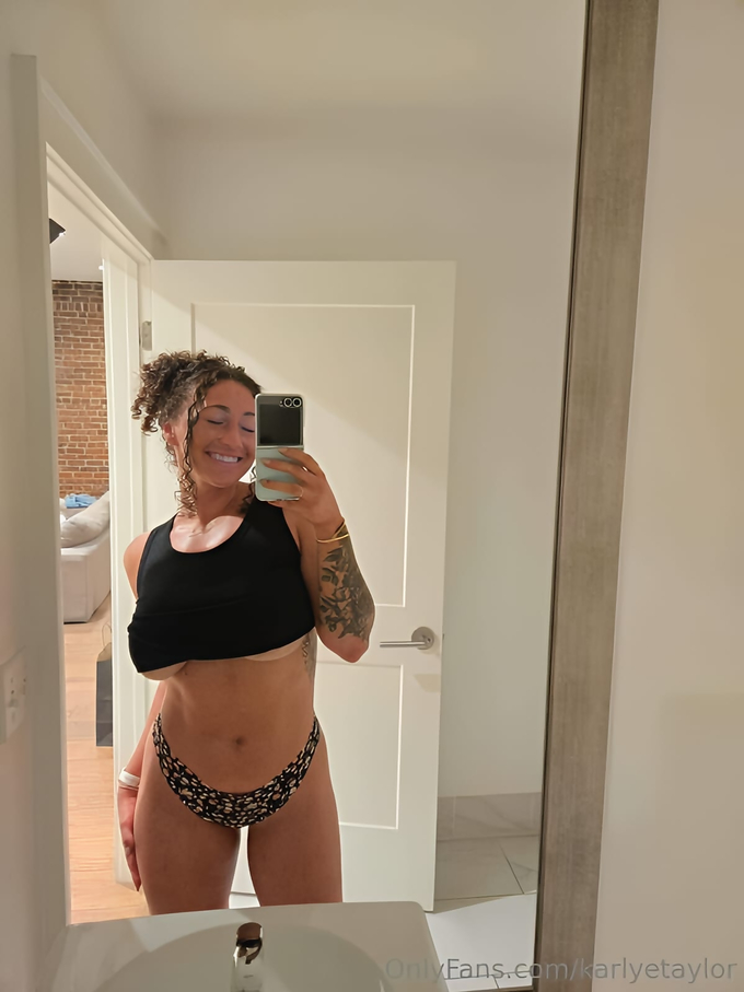 Karlyetaylor Leaked Pics — Image 10 of 441