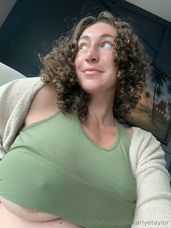 Karlyetaylor Leaked Pics — Image 1 of 441