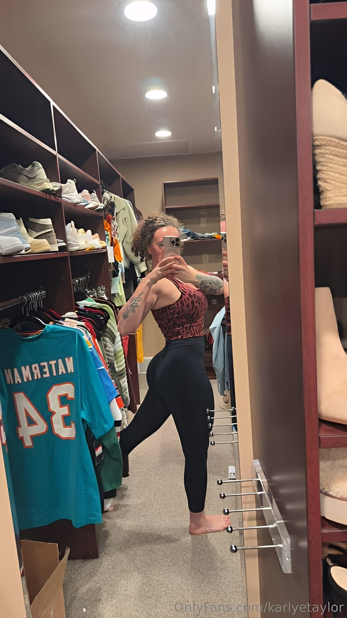 Karlyetaylor Leaked Pics — Image 18 of 441