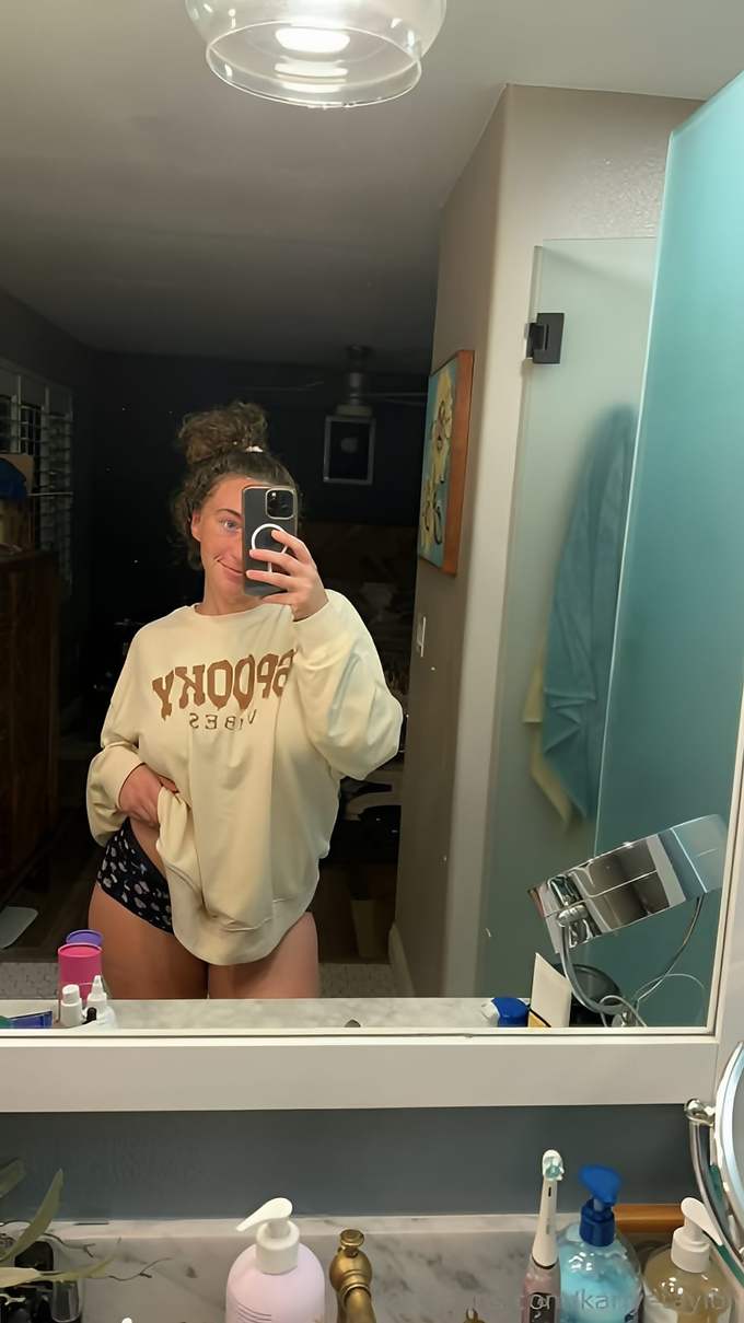Karlyetaylor Leaked Pics — Image 8 of 441
