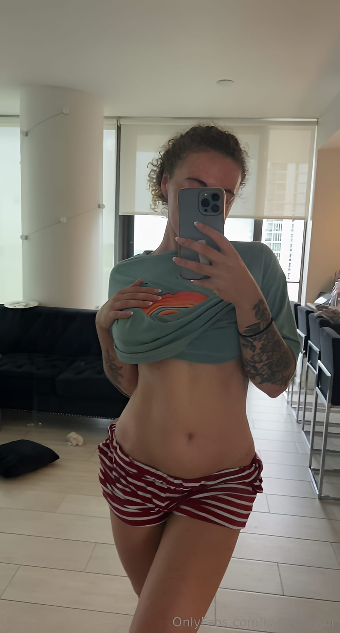 Karlyetaylor Leaked Pics — Image 10 of 441