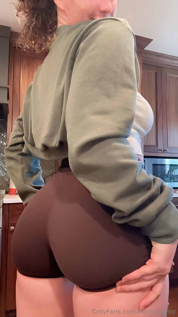 Karlyetaylor Leaked Pics — Image 15 of 441