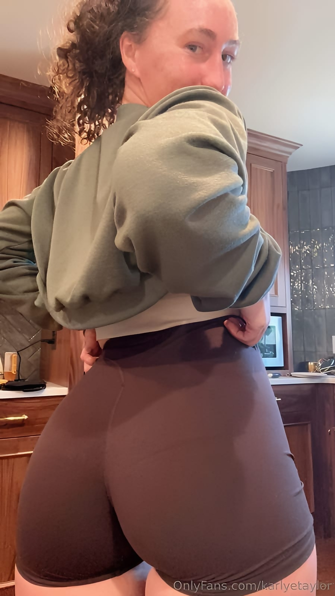 Karlyetaylor Leaked Pics — Image 17 of 441