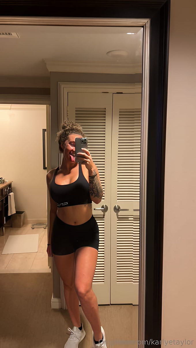 Karlyetaylor Leaked Pics — Image 18 of 441