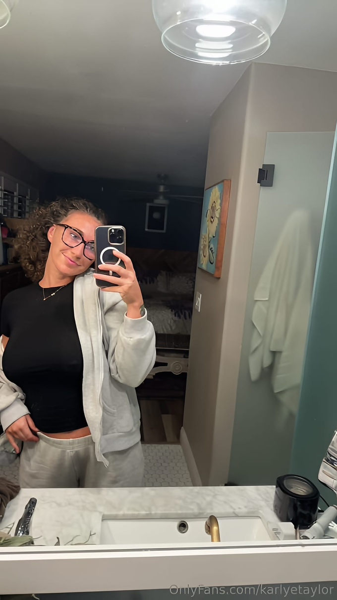 Karlyetaylor Leaked Pics — Image 19 of 441
