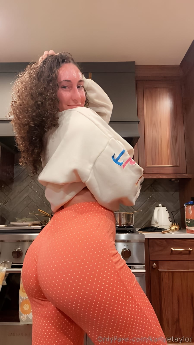 Karlyetaylor Leaked Pics — Image 5 of 441