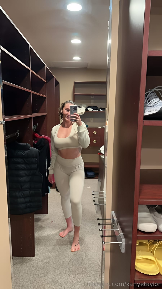 Karlyetaylor Leaked Pics — Image 24 of 441