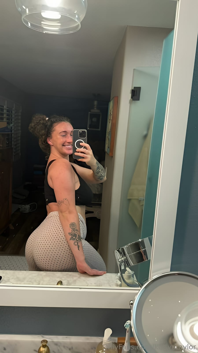 Karlyetaylor Leaked Pics — Image 7 of 441