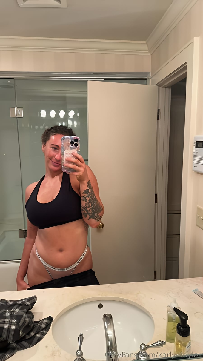 Karlyetaylor Leaked Pics — Image 19 of 441