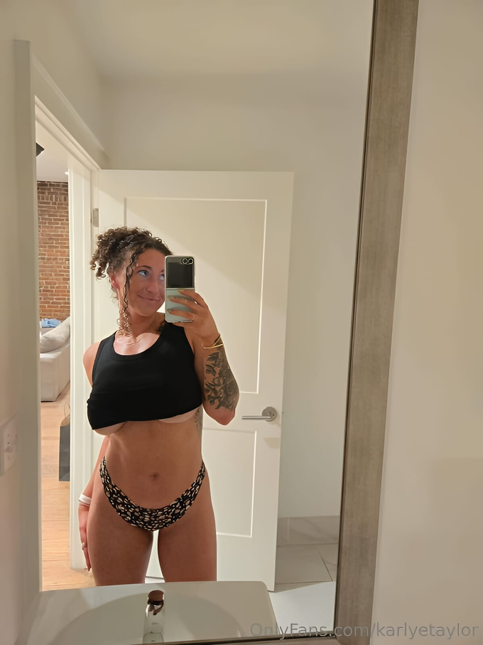 Karlyetaylor Leaked Pics — Image 20 of 441