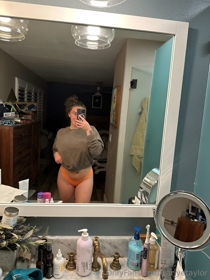Karlyetaylor Leaked Pics — Image 7 of 441
