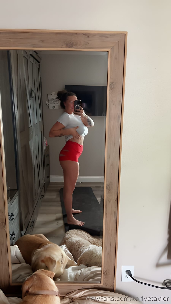 Karlyetaylor Leaked Pics — Image 1 of 441