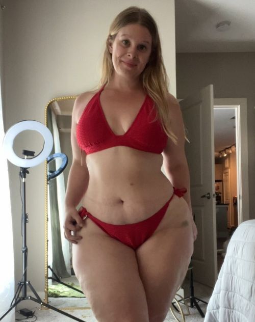 Curvy_Krysta