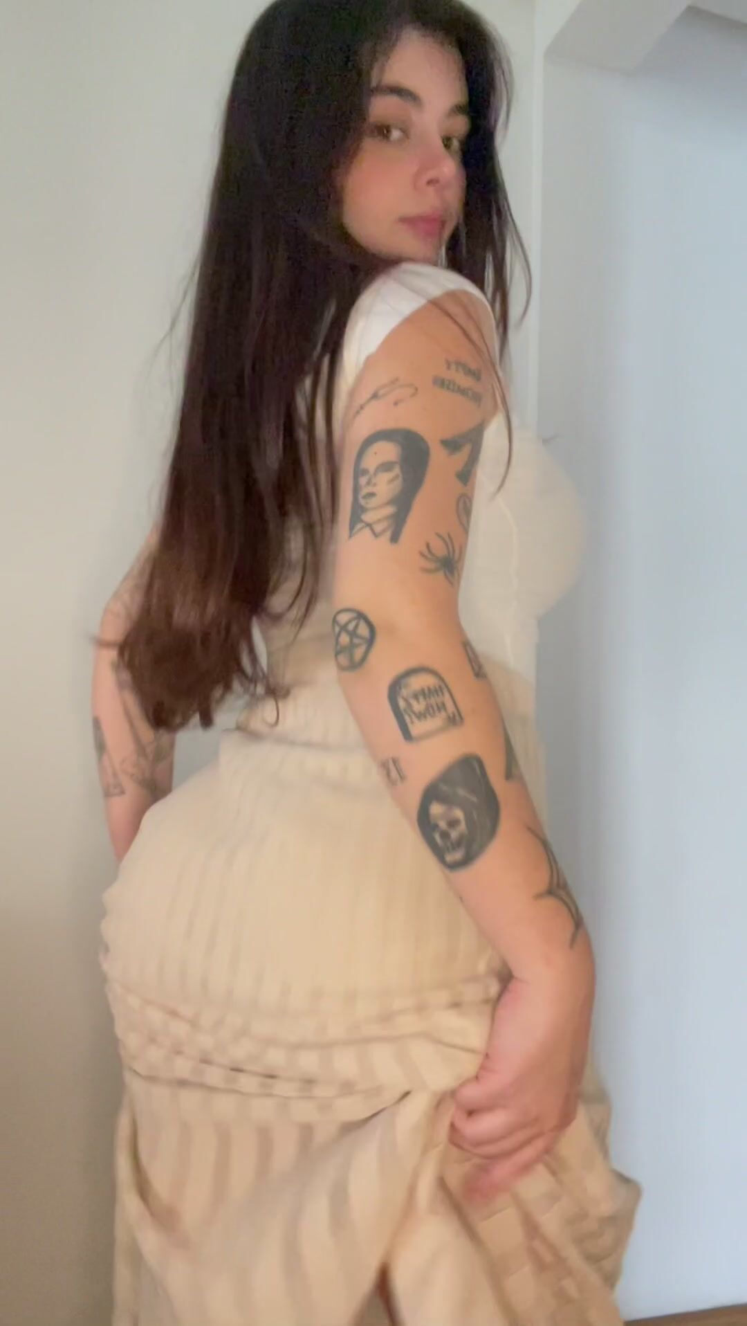 Jessica Beppler Shows Her Ass | PimpBunny